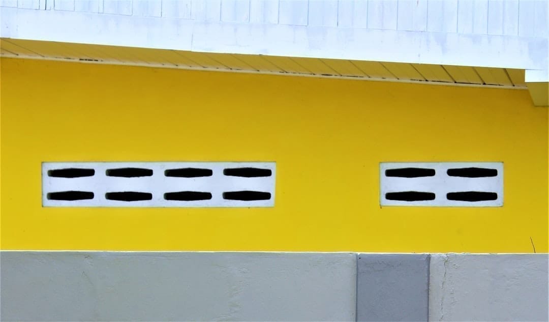 Yellow chevron markings on a blast pad - these areas aren't for normal aircraft operations but provide jet blast dissipation and emergency overrun space