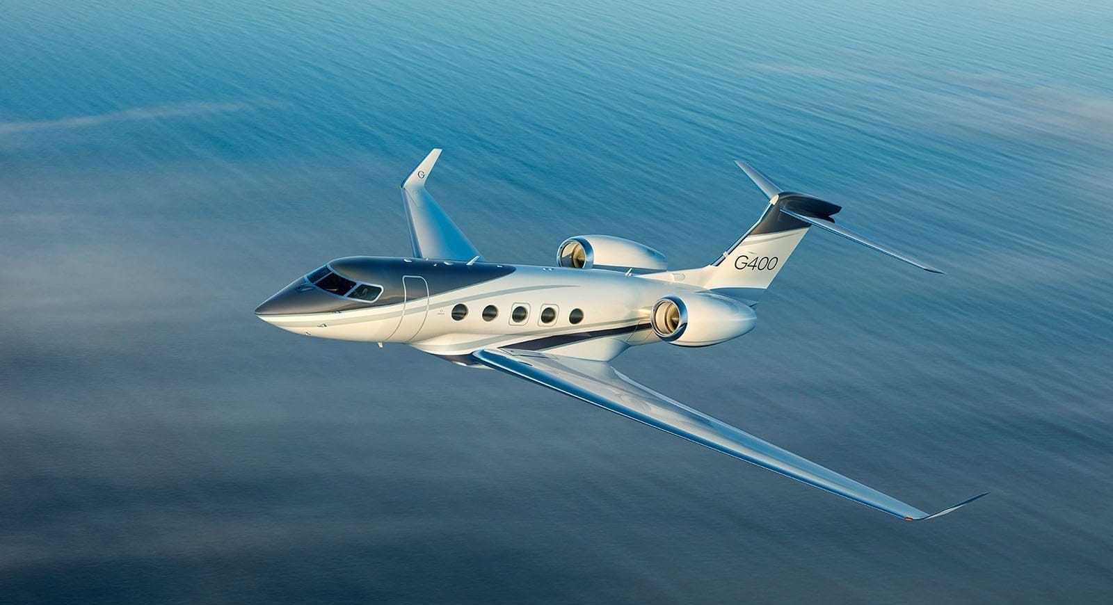 Gulfstream G400 large-cabin business jet -- 89 foot length, 86 foot wingspan, 4,200 nm range, replacing the G450 in 2026