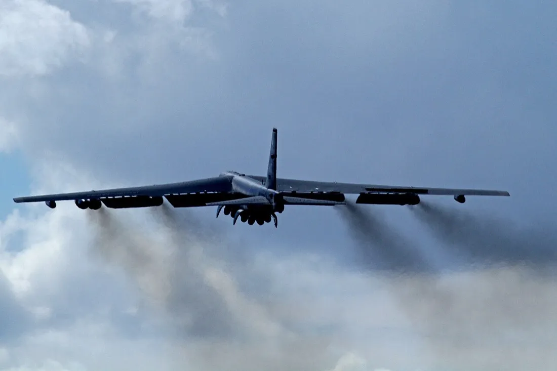A Boeing B-52H Stratofortress climbing out